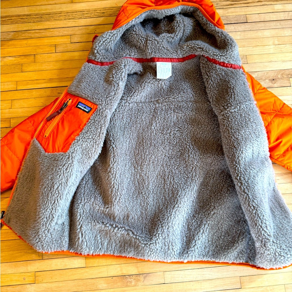 Children’s Patagonia winter jacket reversible size 7/8.